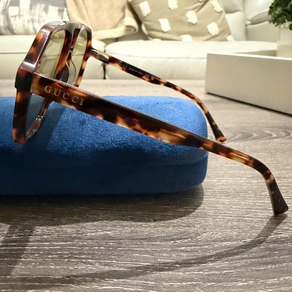 Gucci Tortoise Shell Sunglasses - Picture 3 of 7